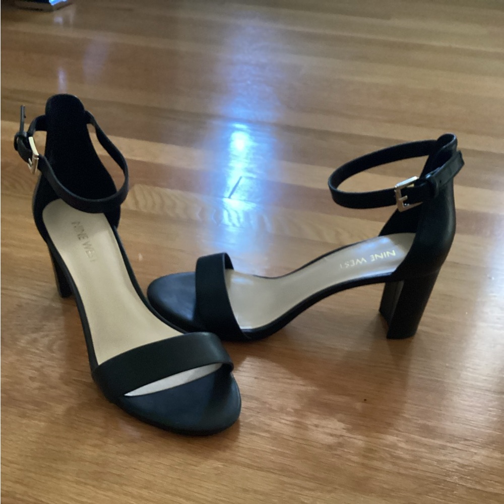 NINE WEST PRUCE black leather ankle strap block heel sandals 6.5M